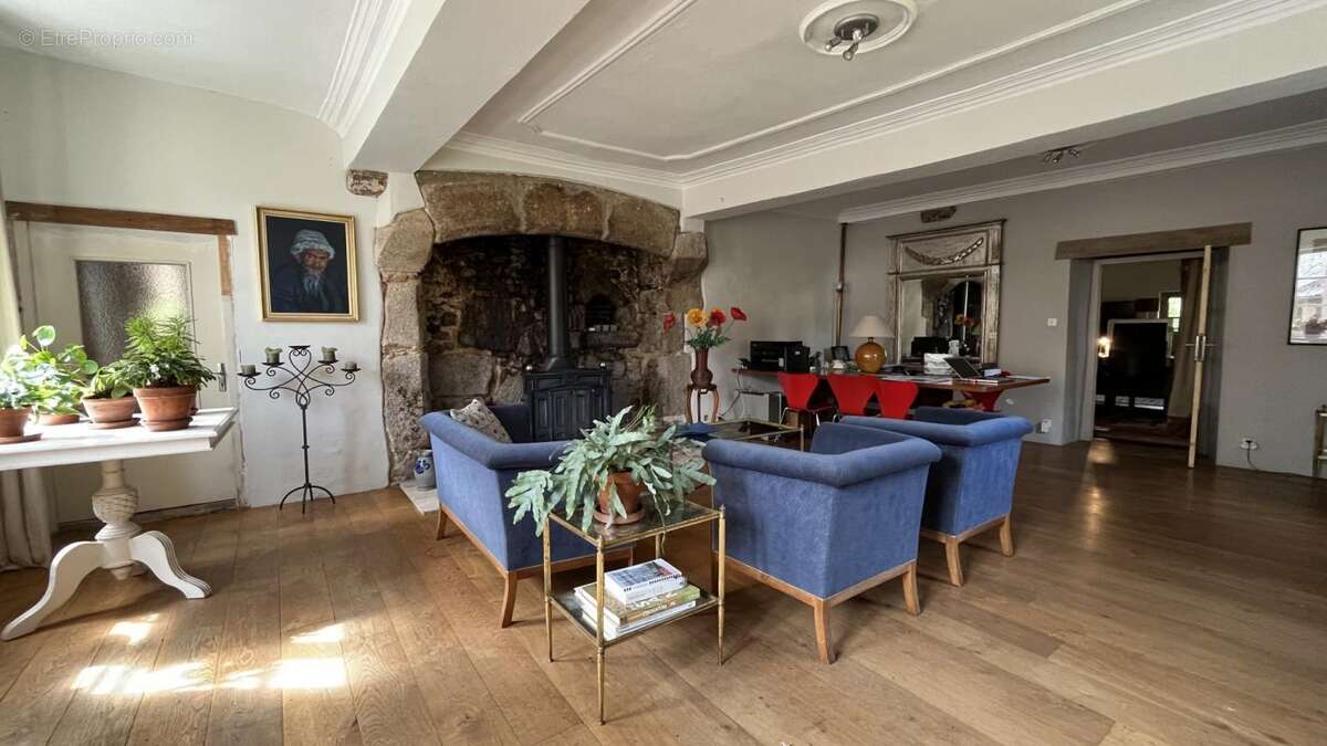 Maison à LAROCHEMILLAY