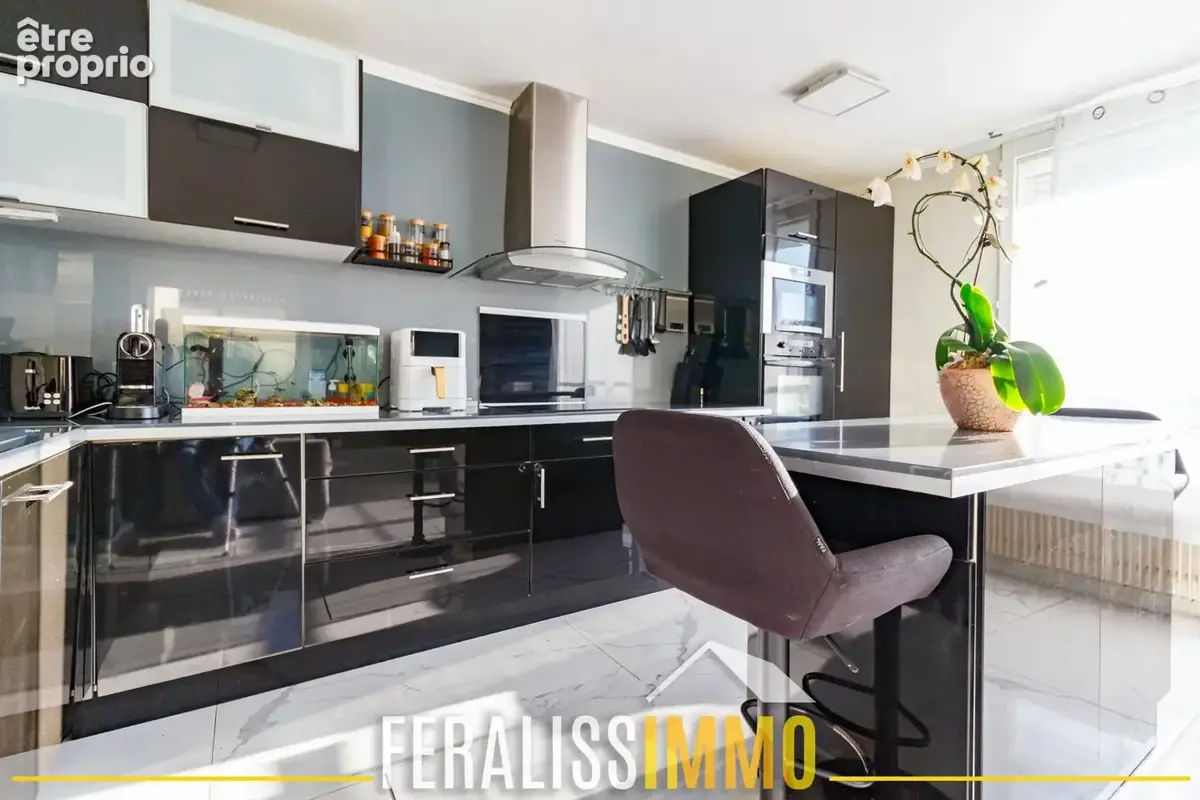Appartement F4 avec terrasse et box voiture en sous-sol ! - photo 6