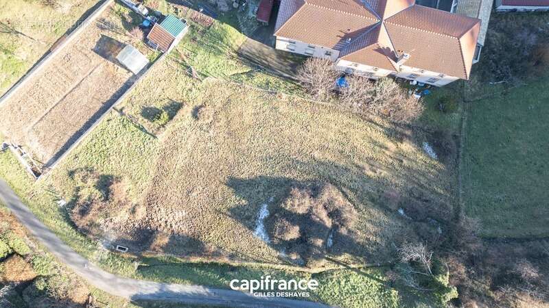 Terrain à ROMANECHE-THORINS