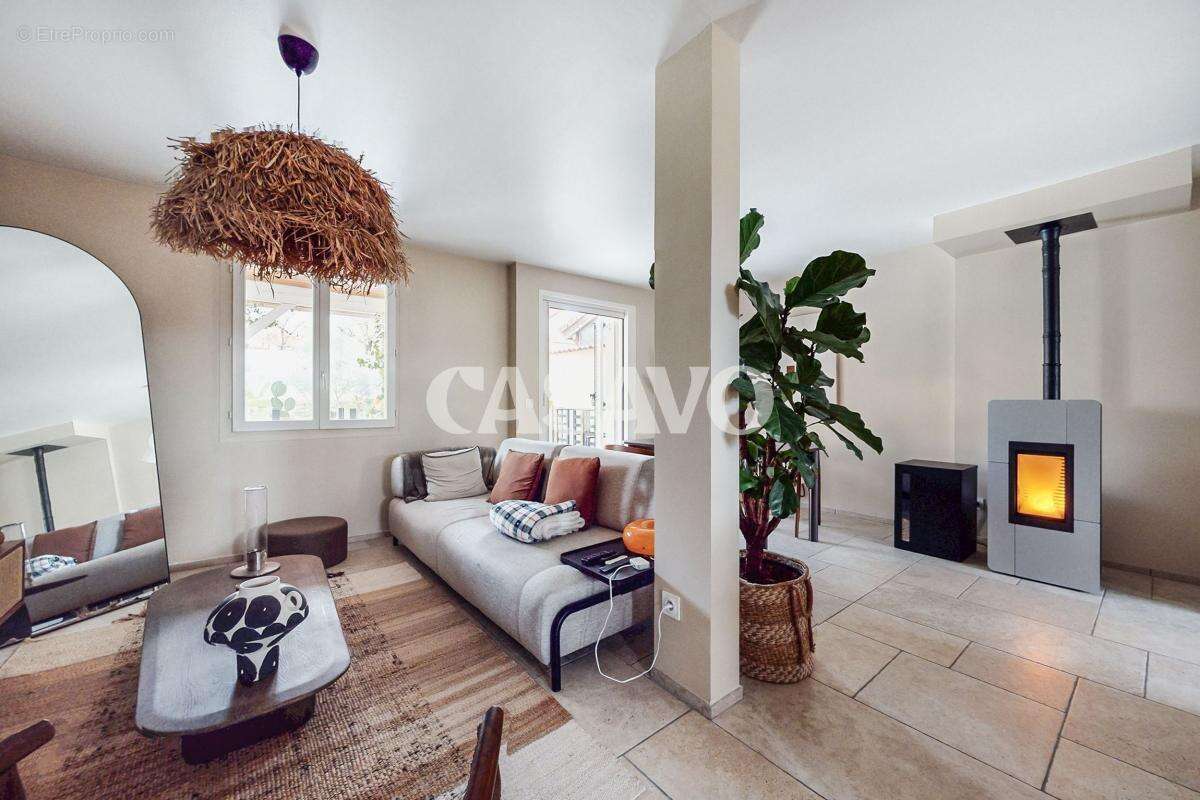 Maison à SALAISE-SUR-SANNE