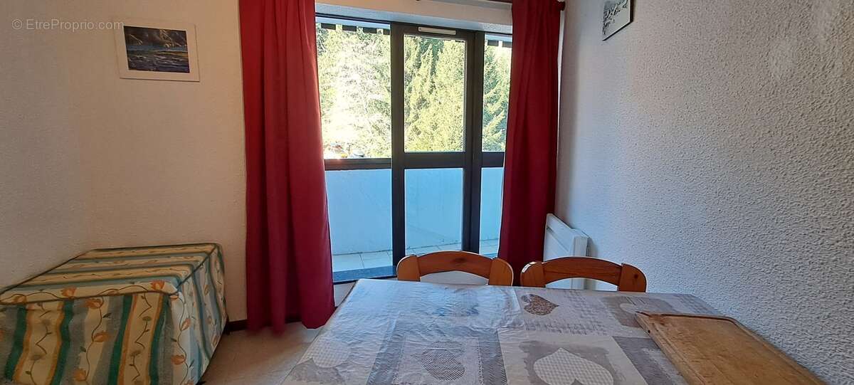 Appartement à MORILLON