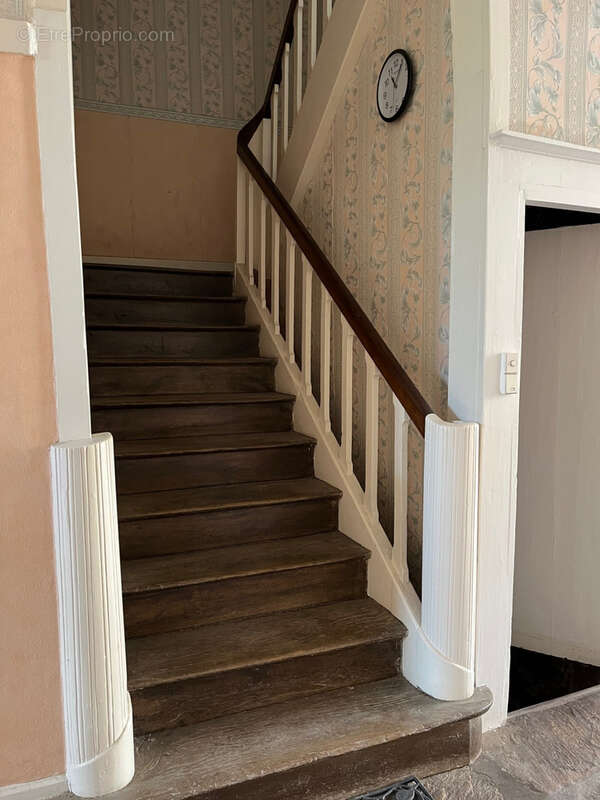 Coussac Bonneval, immeuble de 5 appartements, dépendances et terrain - photo 16