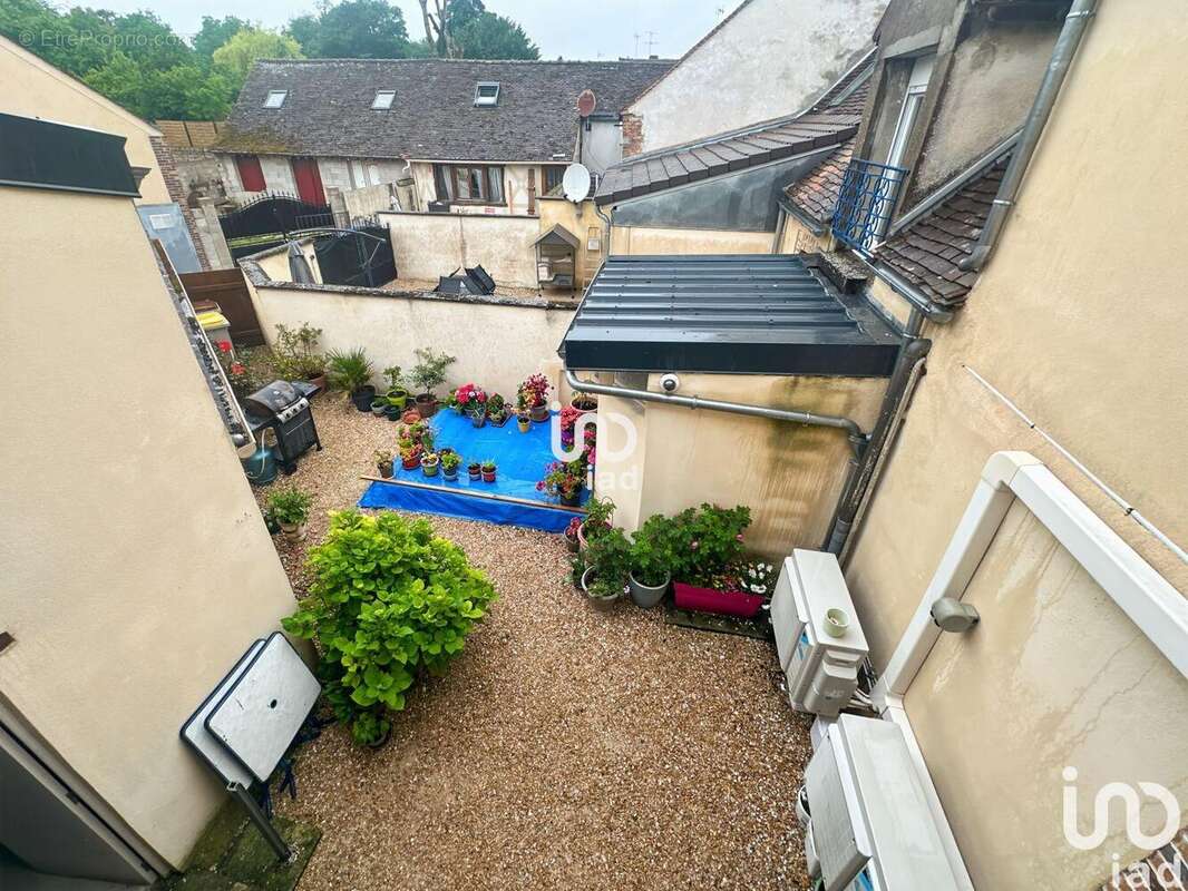 Photo 7 - Commerce à VALLERY