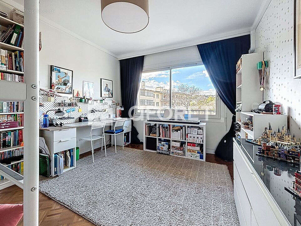 Appartement de standing au dernier étage - T4 de 112 m² - Marseille 8e - photo 13