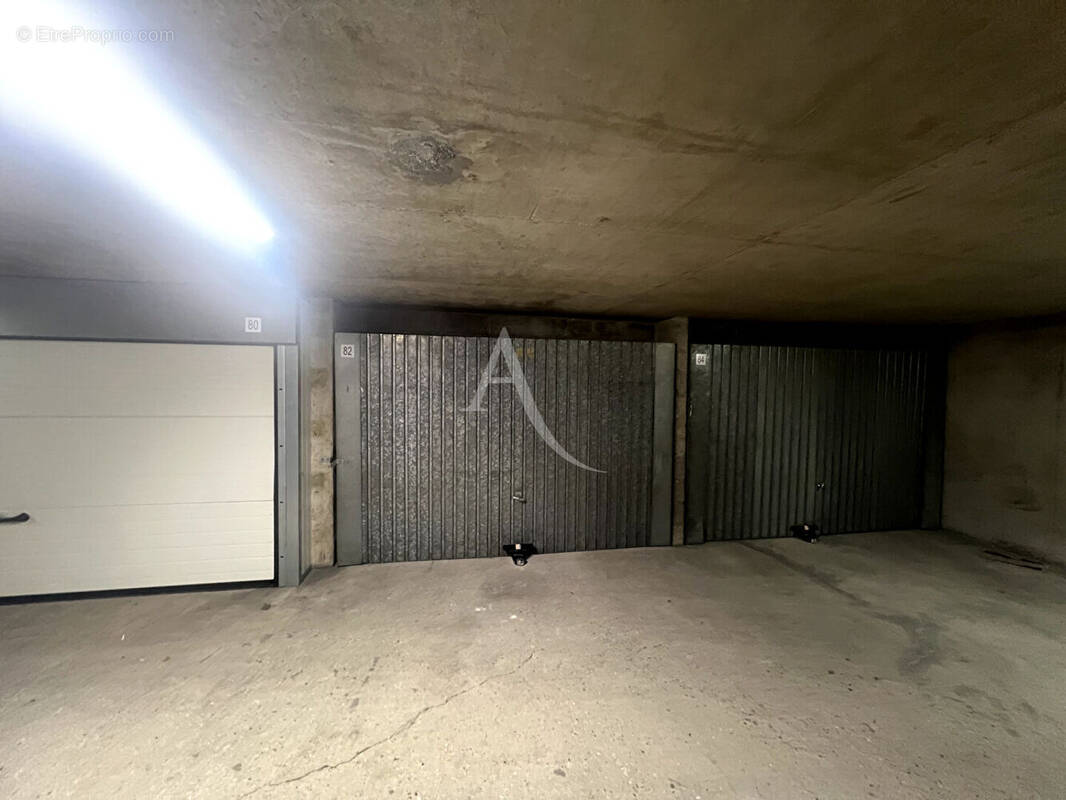 Parking à PARIS-10E