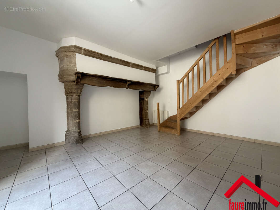Appartement à JUILLAC