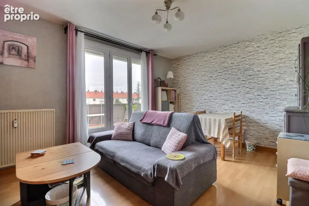 BAS FACULTES - T2 - 49 m² - Une chambre - Balcon - Cave - photo 1
