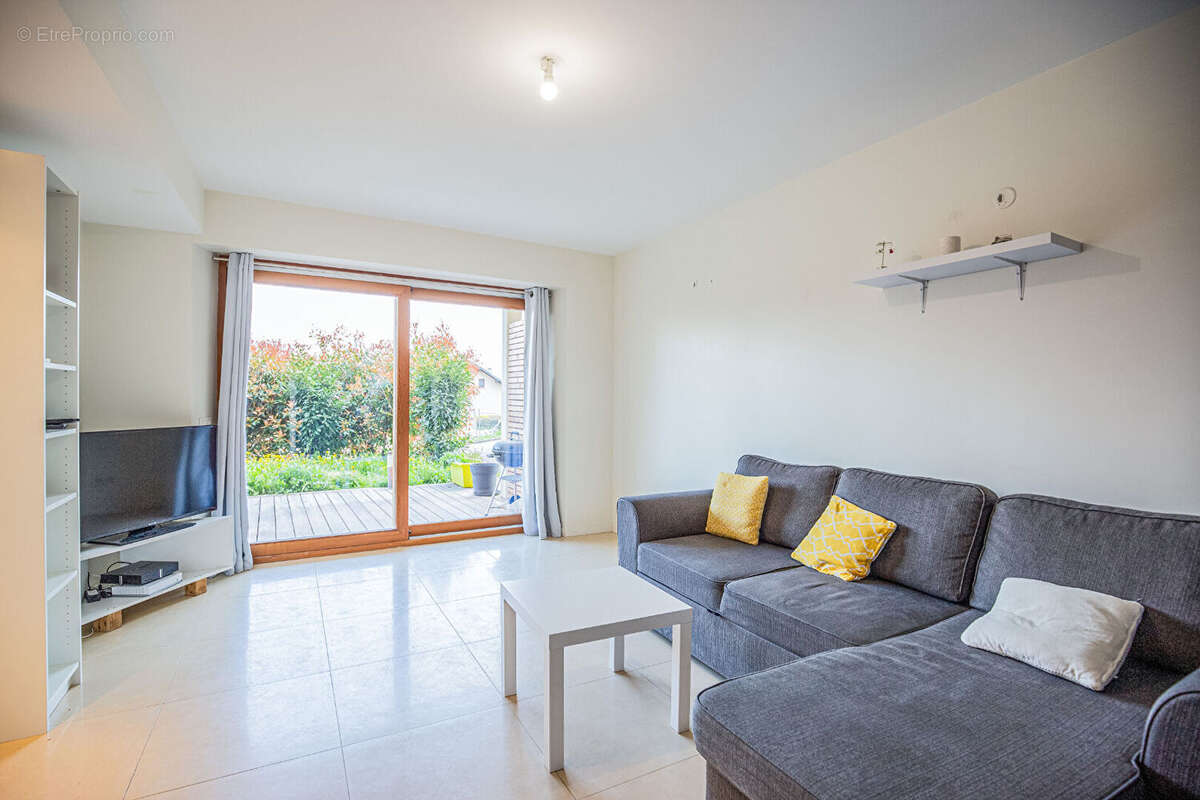 Agence immobiliere laforet - exclusivite - "cyprès" - poisy - appartement rez-de-jardin t3 de 63,66m² - cave - place privative c - photo 2