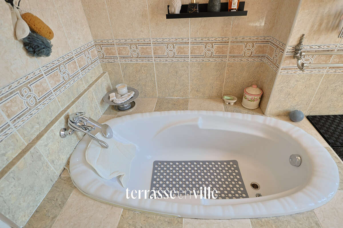 Maison - 100 m2 - toulon ouest - t4 - piscine - jardin - garage - dependance - photo 17