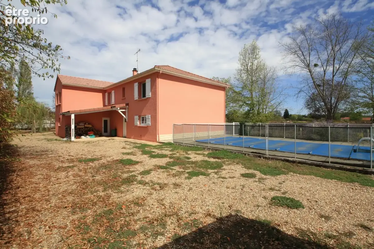 Maison 5 chambres, avec piscine et dépendances, sur un terrain de 4400 m² - photo 6