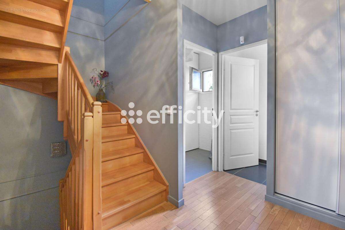 Maison à LA GARENNE-COLOMBES