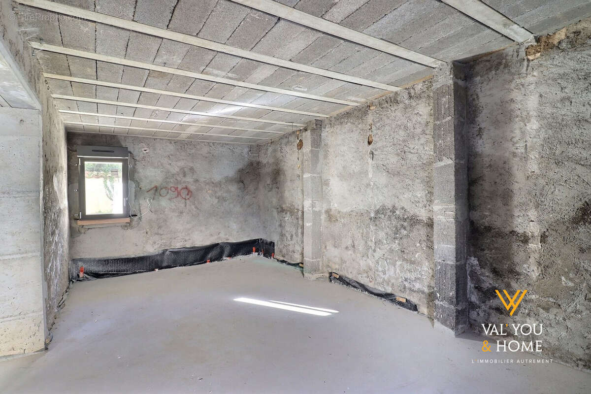 Appartement à LA TOUR-DE-SALVAGNY