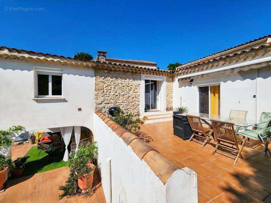 Maison à SAINTE-ANASTASIE