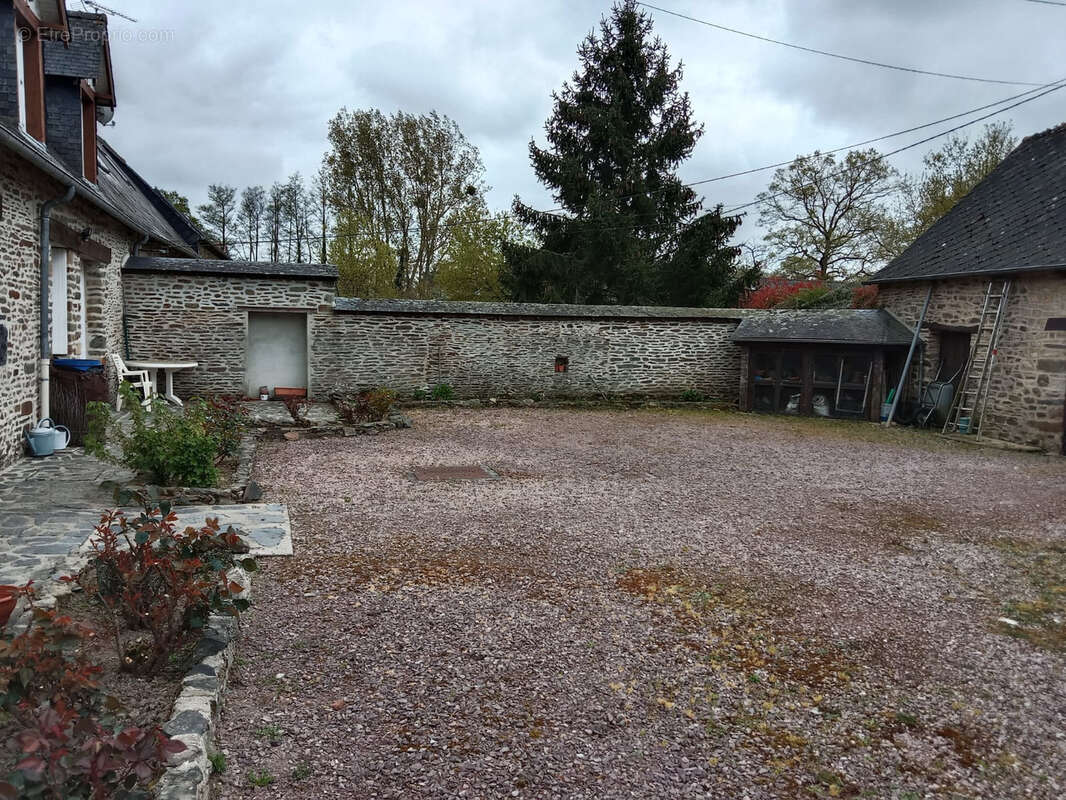 Longère à saisir 3ch et 7700m2 de terrain - photo 16
