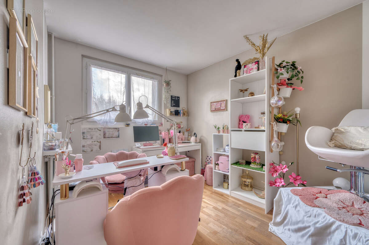 Appartement à LES CLAYES-SOUS-BOIS