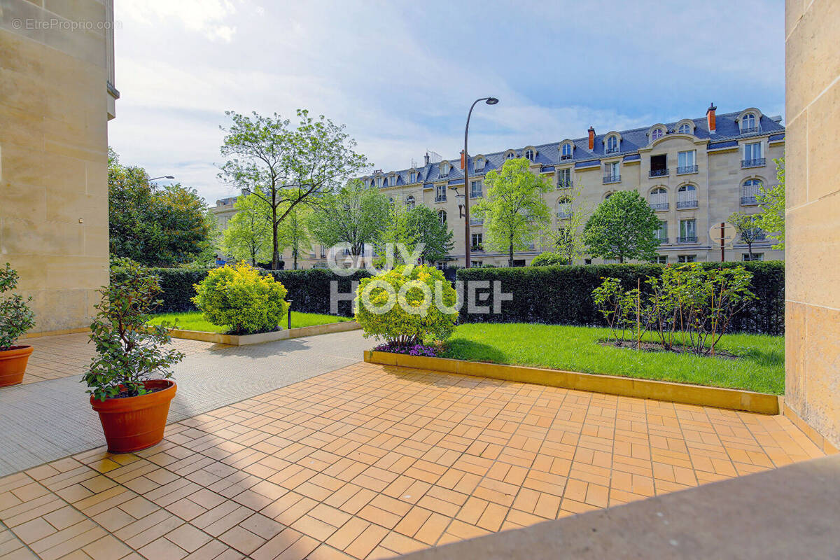 Appartement à PARIS-16E