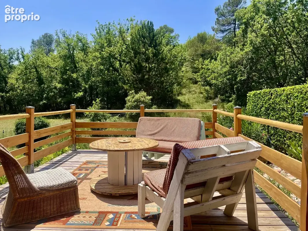 Dickjan POPPEMA d'eXp France vous propose une belle maison avec piscine, 3 chambres et un petite terrain sans vis-à-vis