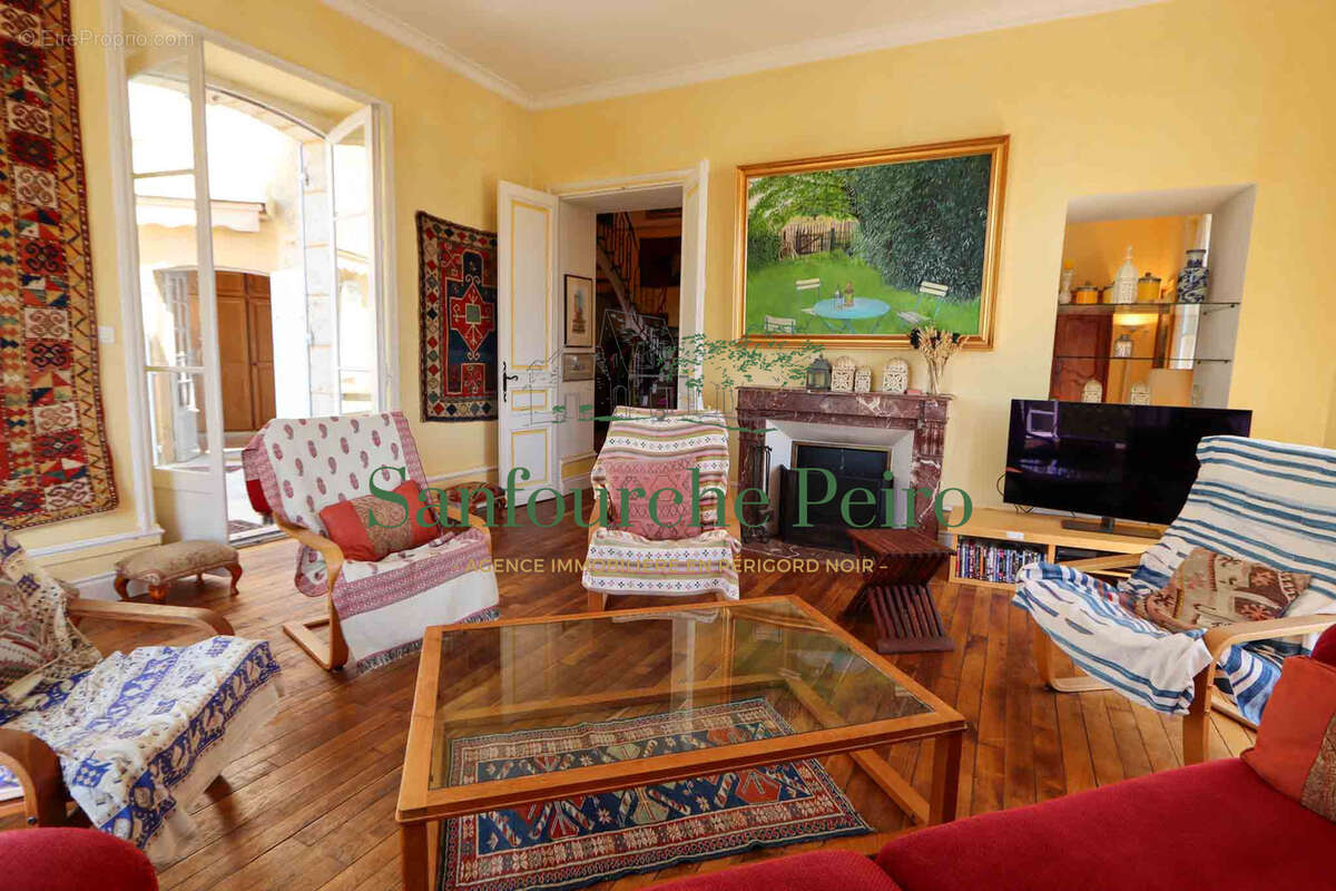 Maison à BEYNAC-ET-CAZENAC