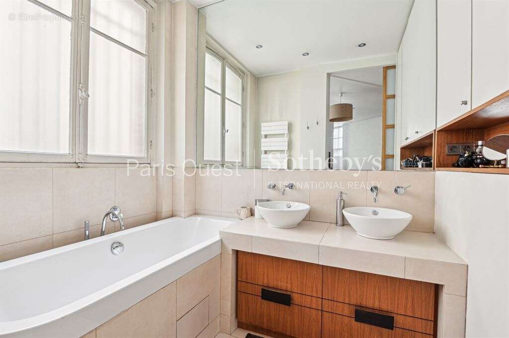 Appartement à NEUILLY-SUR-SEINE