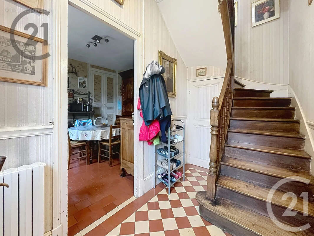 Maison 119 m² à Coulanges-La-Vineuse  - photo 4