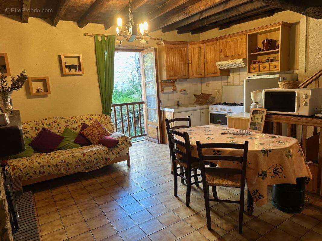 Maison à SUC-ET-SENTENAC