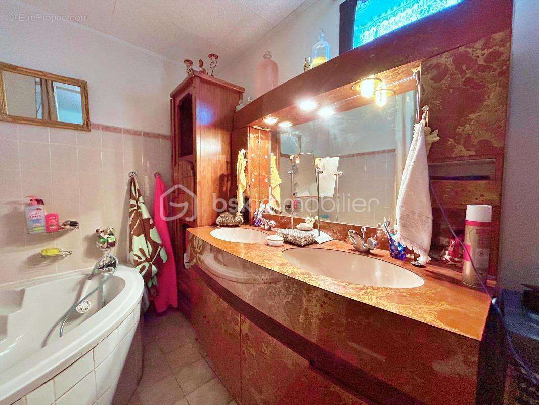 Maison à LES MESNULS