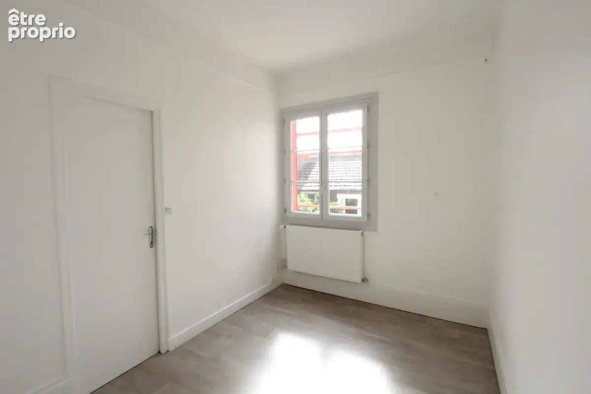 Idéal sans entretien, maison centre-ville avec cour et deux garages - photo 6