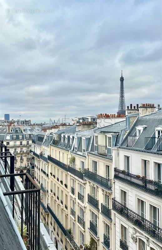 Appartement à PARIS-16E