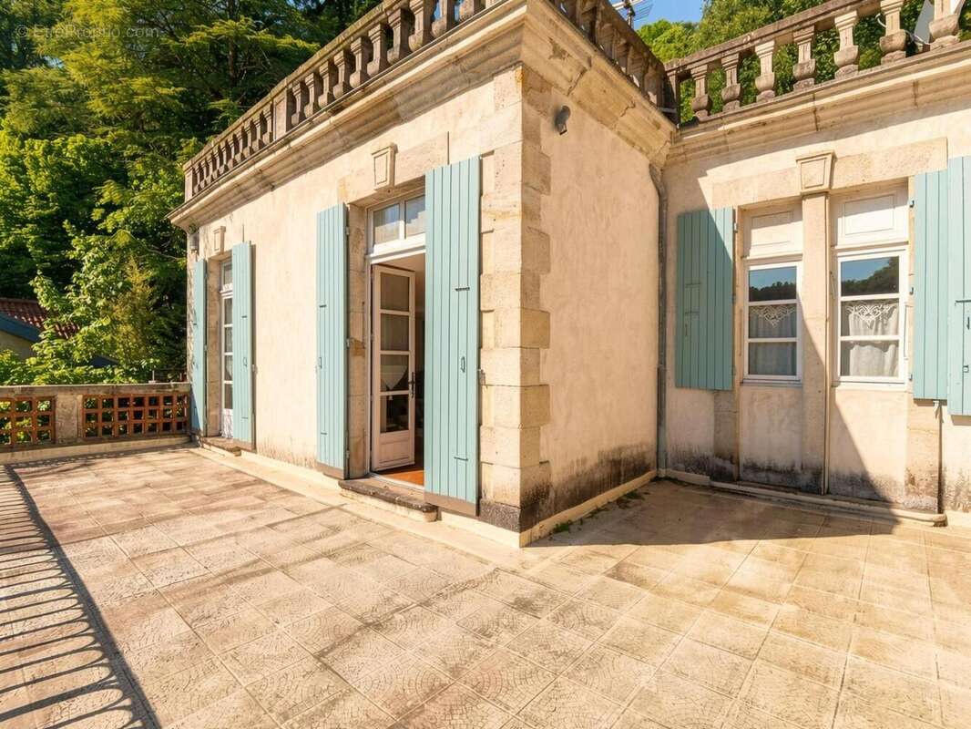   - Maison à VALS-LES-BAINS