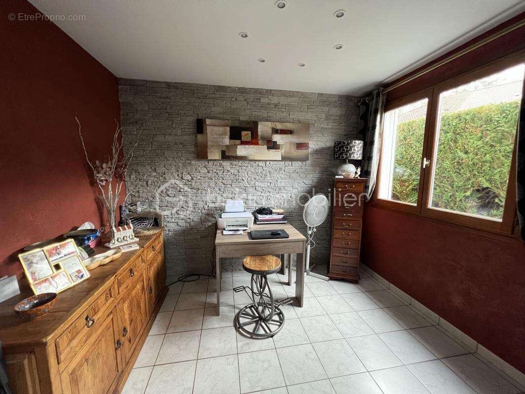 Maison à VOISINS-LE-BRETONNEUX