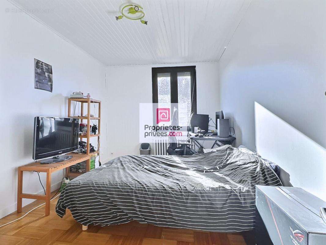 DEPT 33 - IZON - Maison 6 pièces 177 m2 avec jardin paysagé 1498m2 et piscine chauffée - photo 11