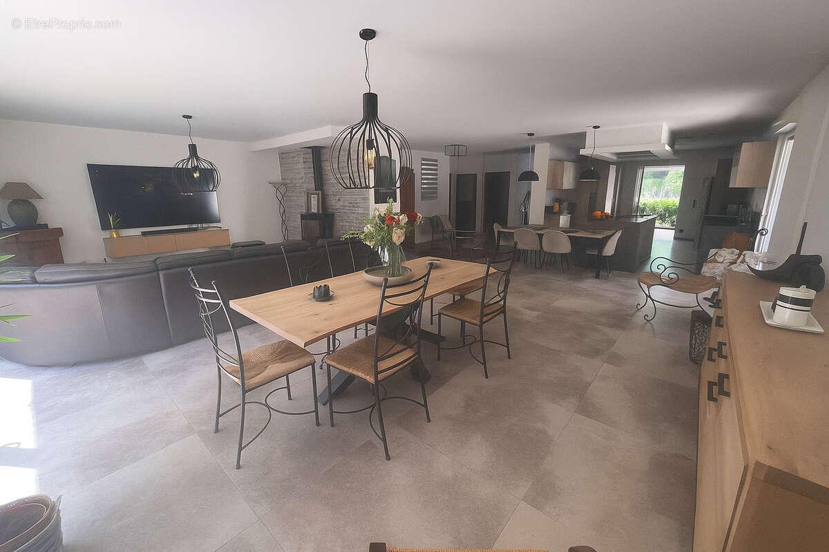 Maison à SOLLIES-TOUCAS