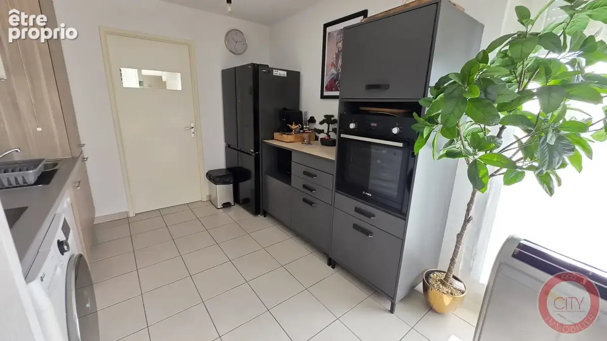 Appartement 3 pièces 55 m² à vendre à Cenon (33150) - photo 2