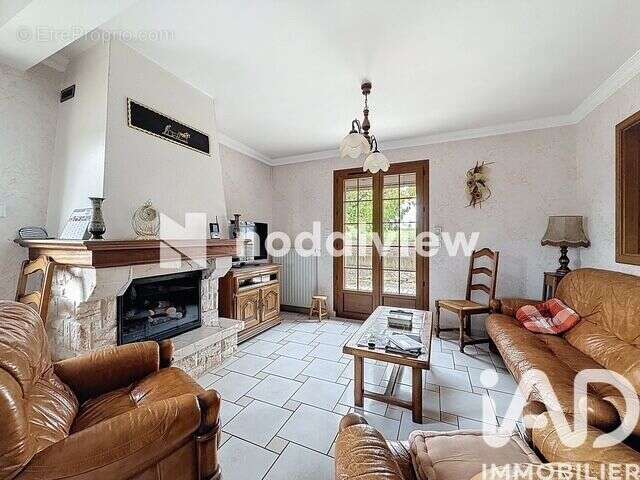 Photo 5 - Maison à LAROCHE-SAINT-CYDROINE