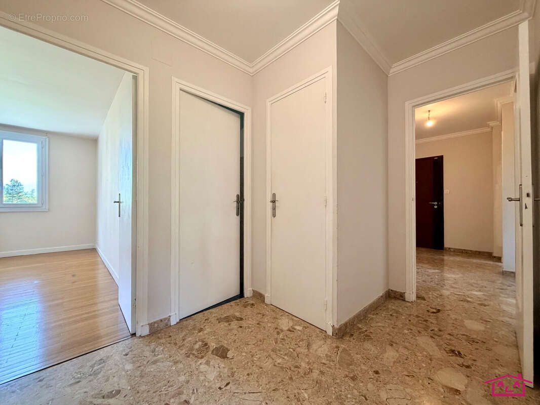 Appartement à MEYLAN