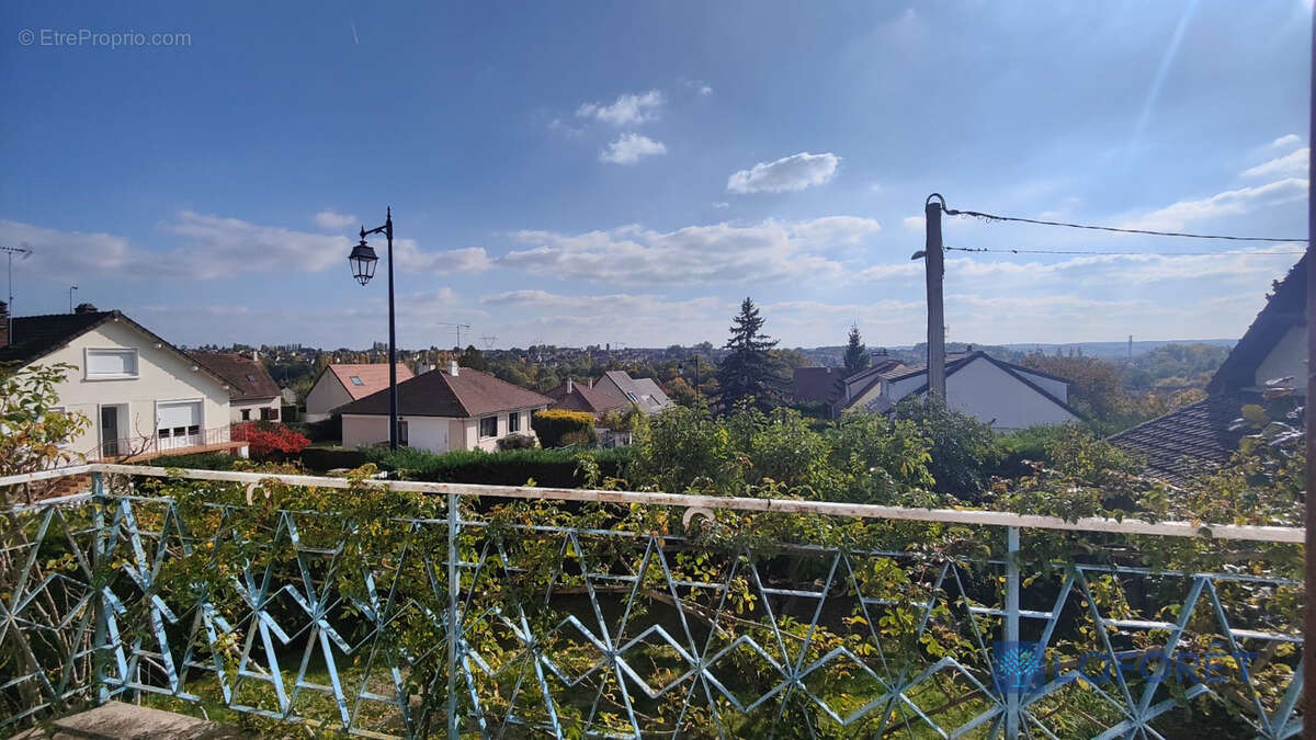 Maison à OLLAINVILLE