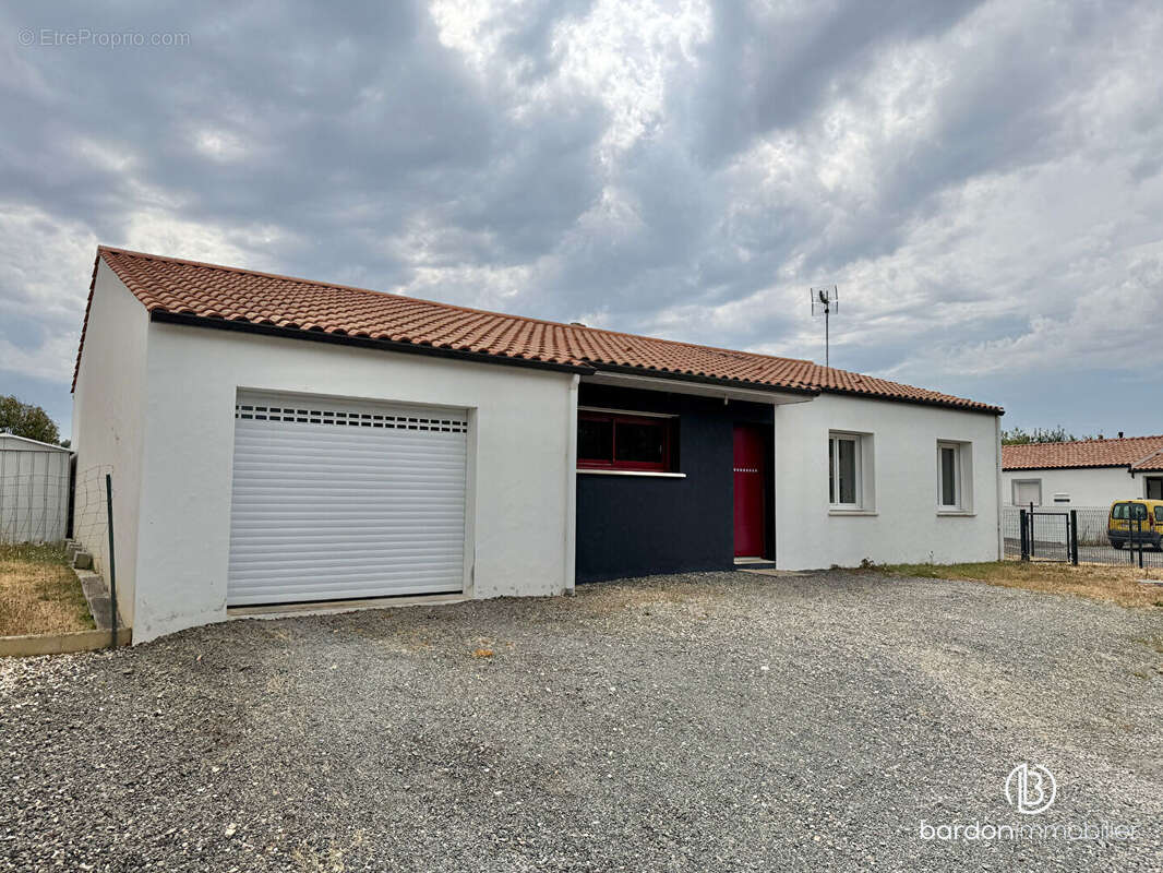 Maison 5 pièces - 113 m² - Centre-ville de La Garnache - photo 15