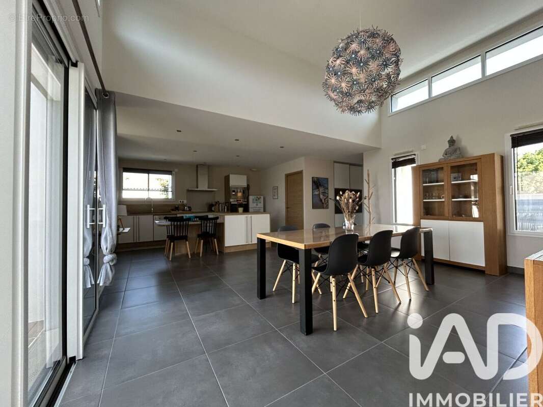 Maison 116 m² à Saint-Denis-La-Chevasse  - photo 9
