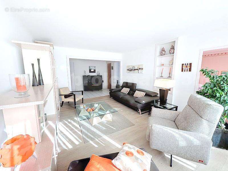 Appartement_T4_Annemasse_transformé_en_T3_Proche_Genève_Ceva_tram_Suisse_investissement_hyper_centre_Séjour_ - Appartement à ANNEMASSE