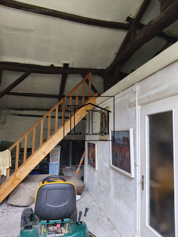 Atelier avec mezzanine RDC - Maison à MOUSTIER