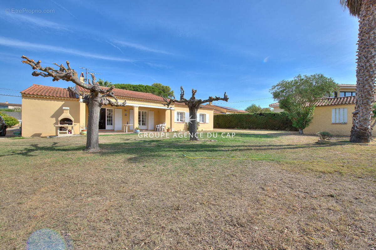 Maison à ROQUEBRUNE-SUR-ARGENS