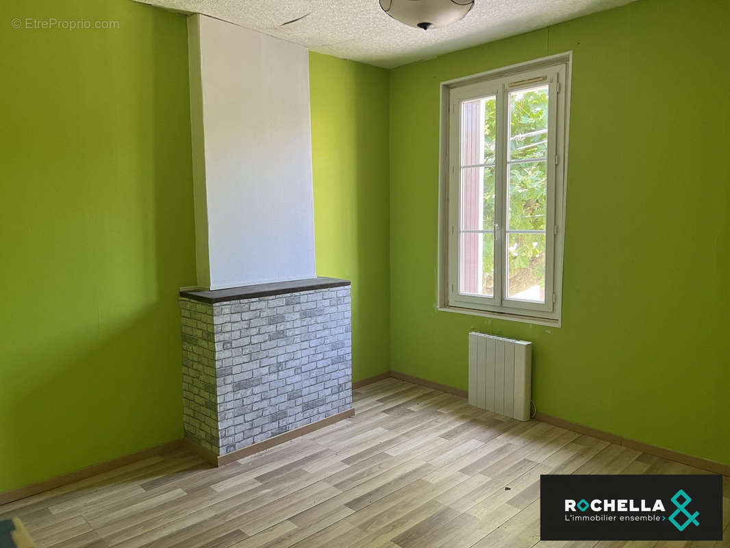 Maison à SAINT-JEAN-D'ANGELY