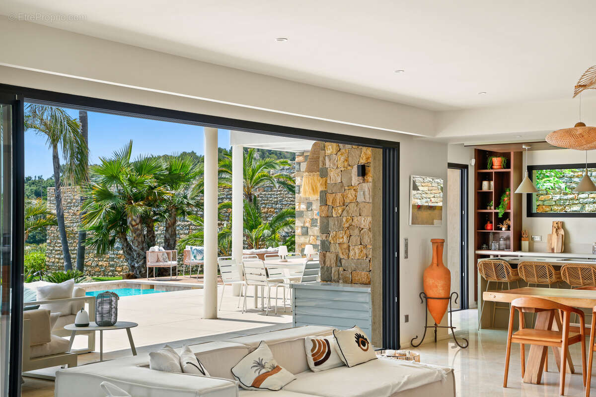 Maison à CARQUEIRANNE