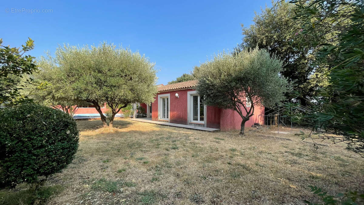 A 10 minutes d'Uzès, villa de plain-pied avec jardin, piscine et pool-house - photo 2