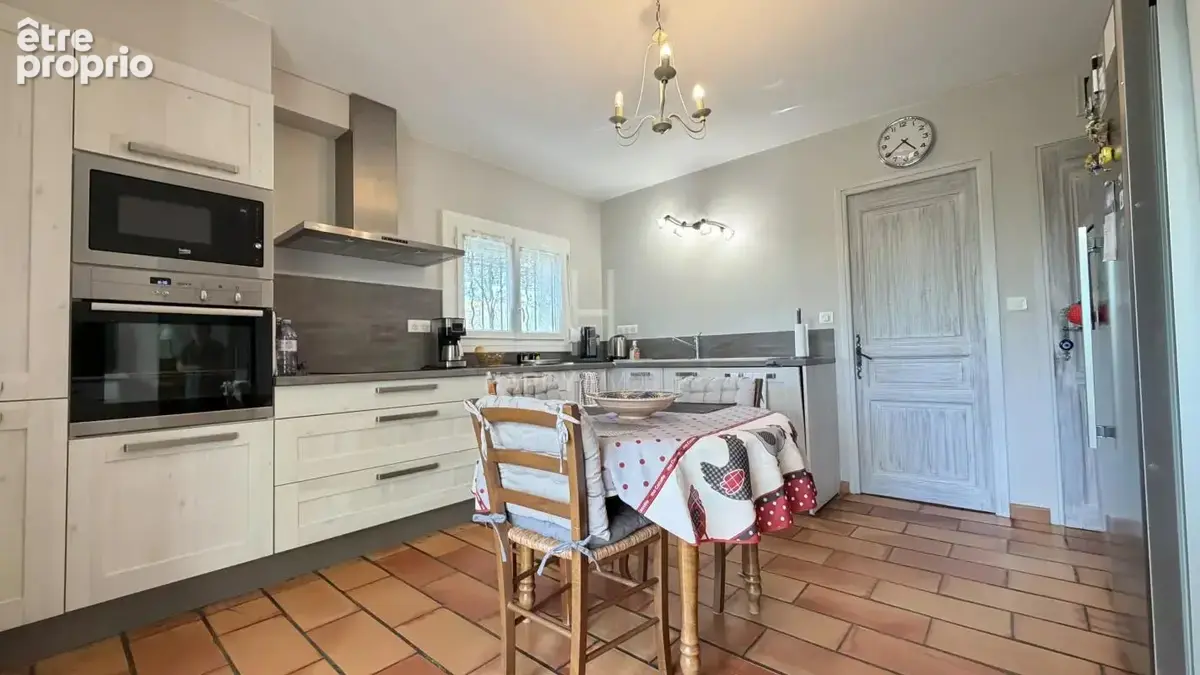 EXCLUSIVITE : Mouriès, proche village et commerces , maison de plain pied - photo 9