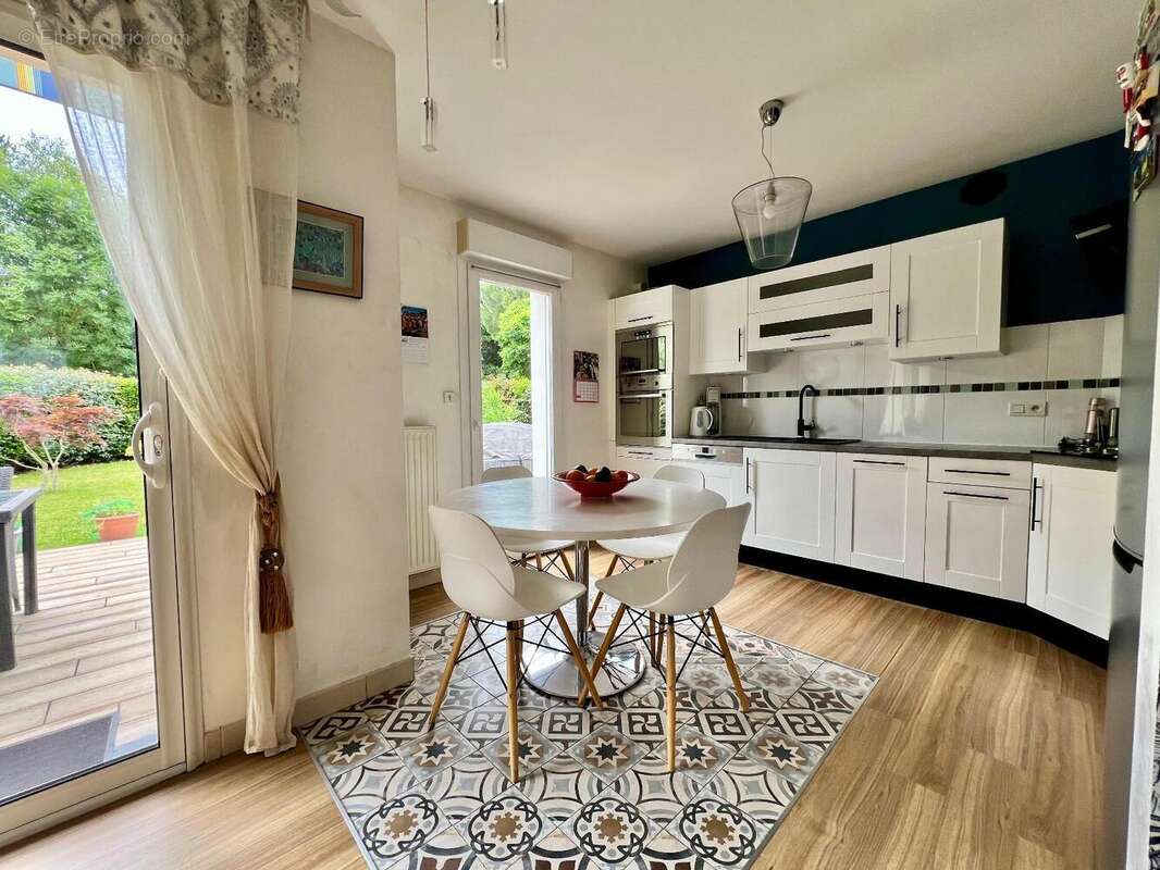   - Maison à LES PONTS-DE-CE
