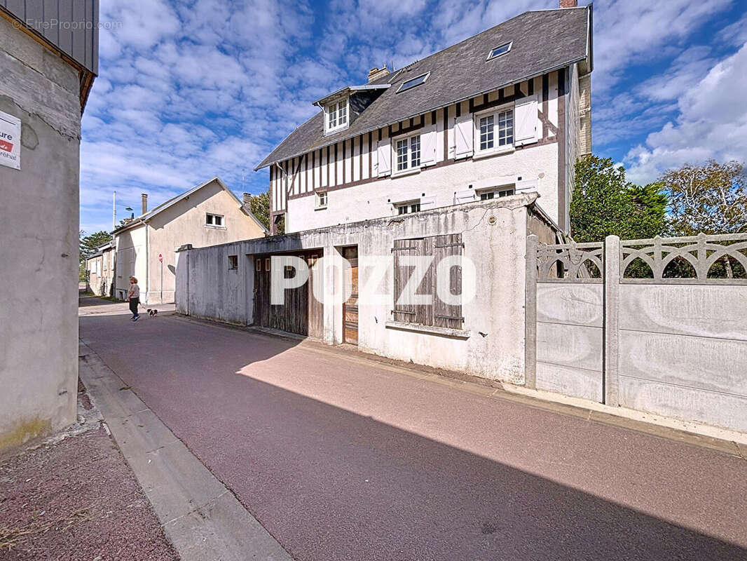 Maison à AGON-COUTAINVILLE