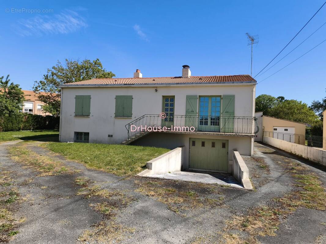 Maison à BOURNEZEAU