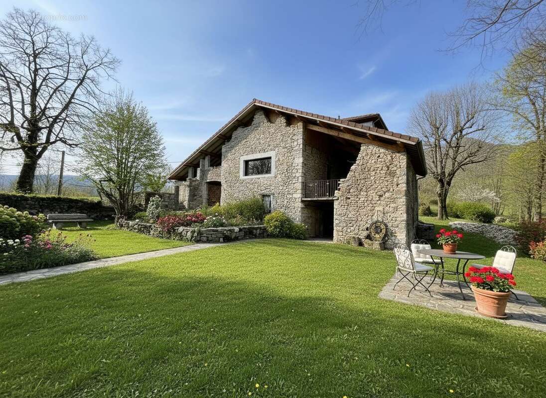 Photo retouchée - Maison à SAINT-JEAN-EN-ROYANS