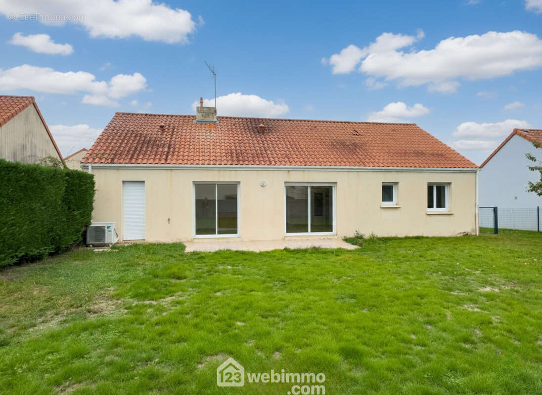 Maison de plain-pied de 2001 sur une parcelle de 600m² environ. - Maison à TOUTLEMONDE
